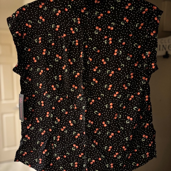 Cherry Blouse - Picture 2 of 3